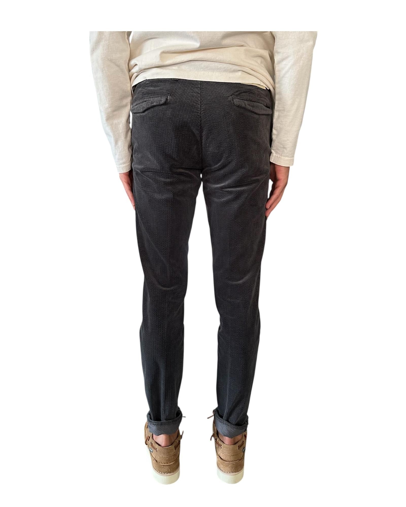 Pantalone SASA chino slim in velluto Antracite A311SASA45TC321/TB 990 AT.P.CO