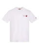 T-shirt di cotone con ricamo Famolo strano