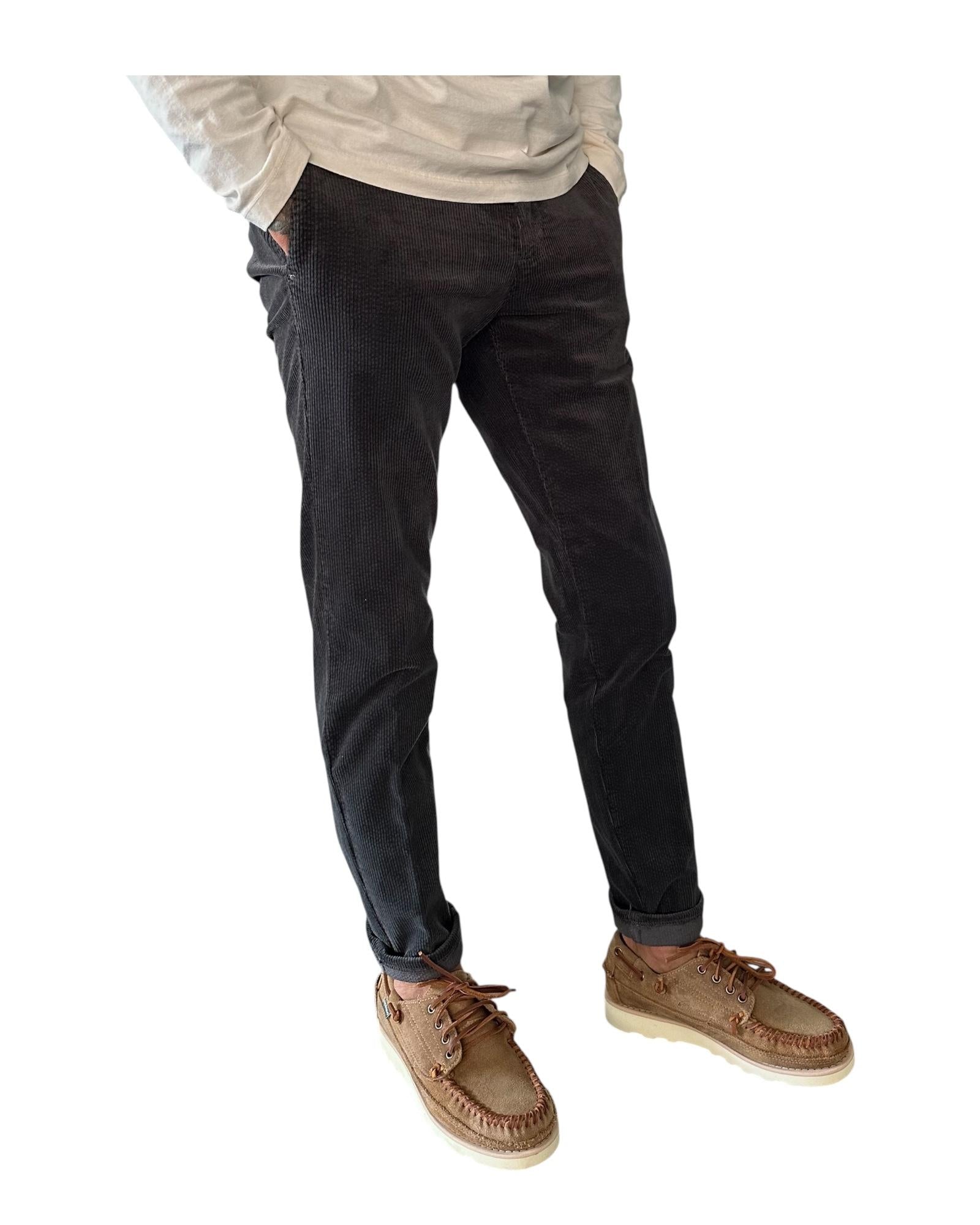 Pantalone SASA chino slim in velluto Antracite A311SASA45TC321/TB 990 AT.P.CO 