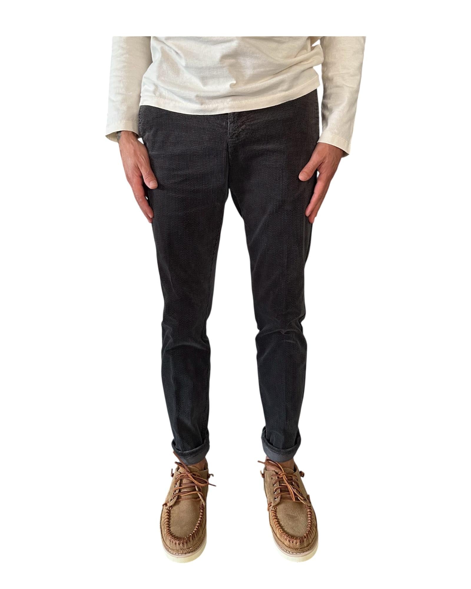 Pantalone SASA chino slim in velluto Antracite A311SASA45TC321/TB 990 AT.P.CO 